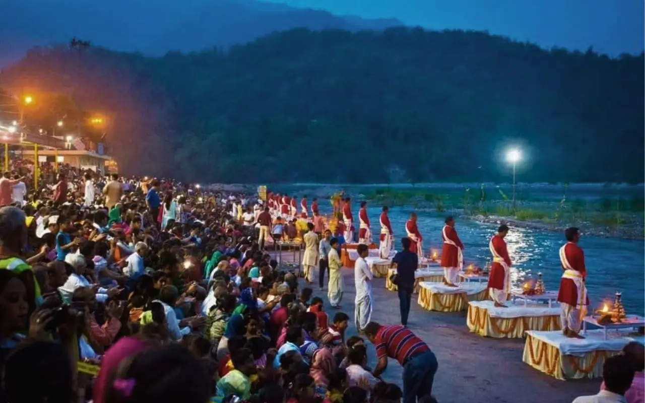 Triveni Ghat evening Ganga Aarti